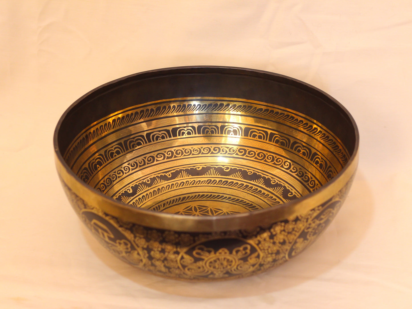 Flower Engraved Singing Bowl