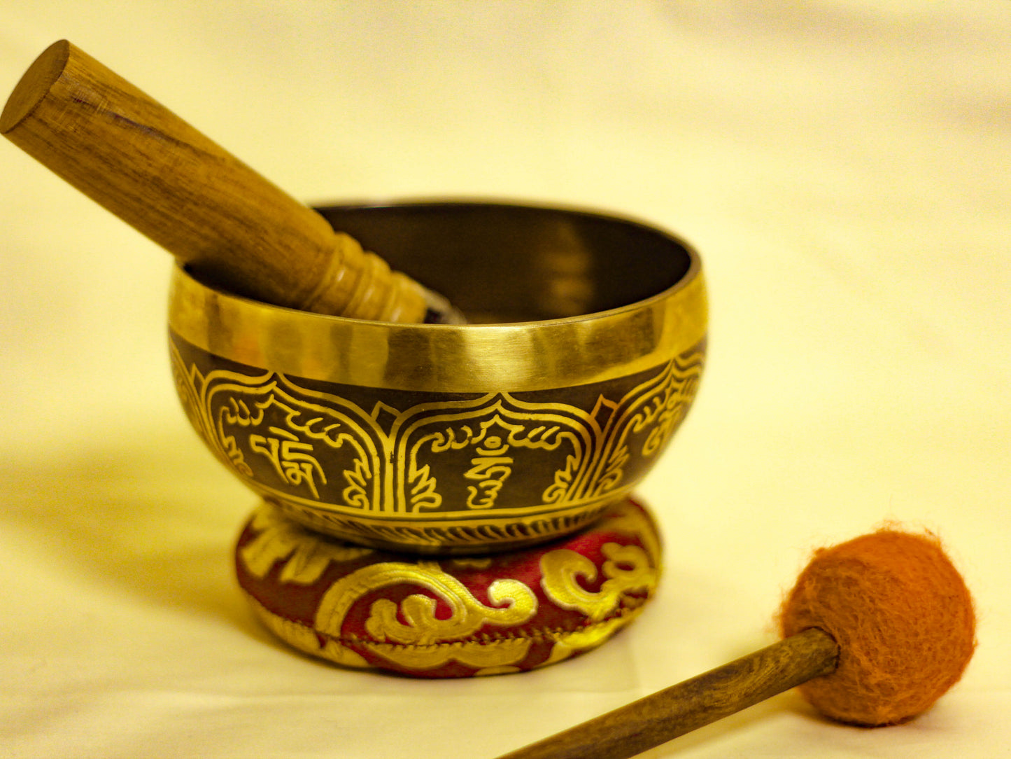 Infinite Knot Engraved Singing Bowl