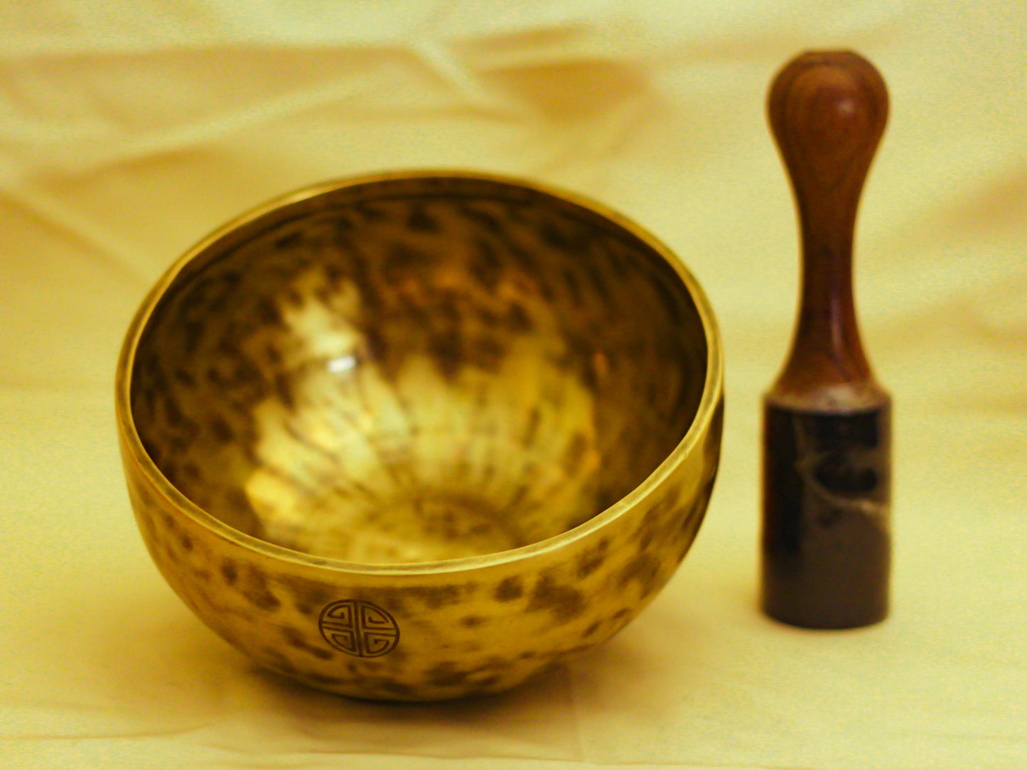 Full Moon Singing Bowl - (8" * 4")